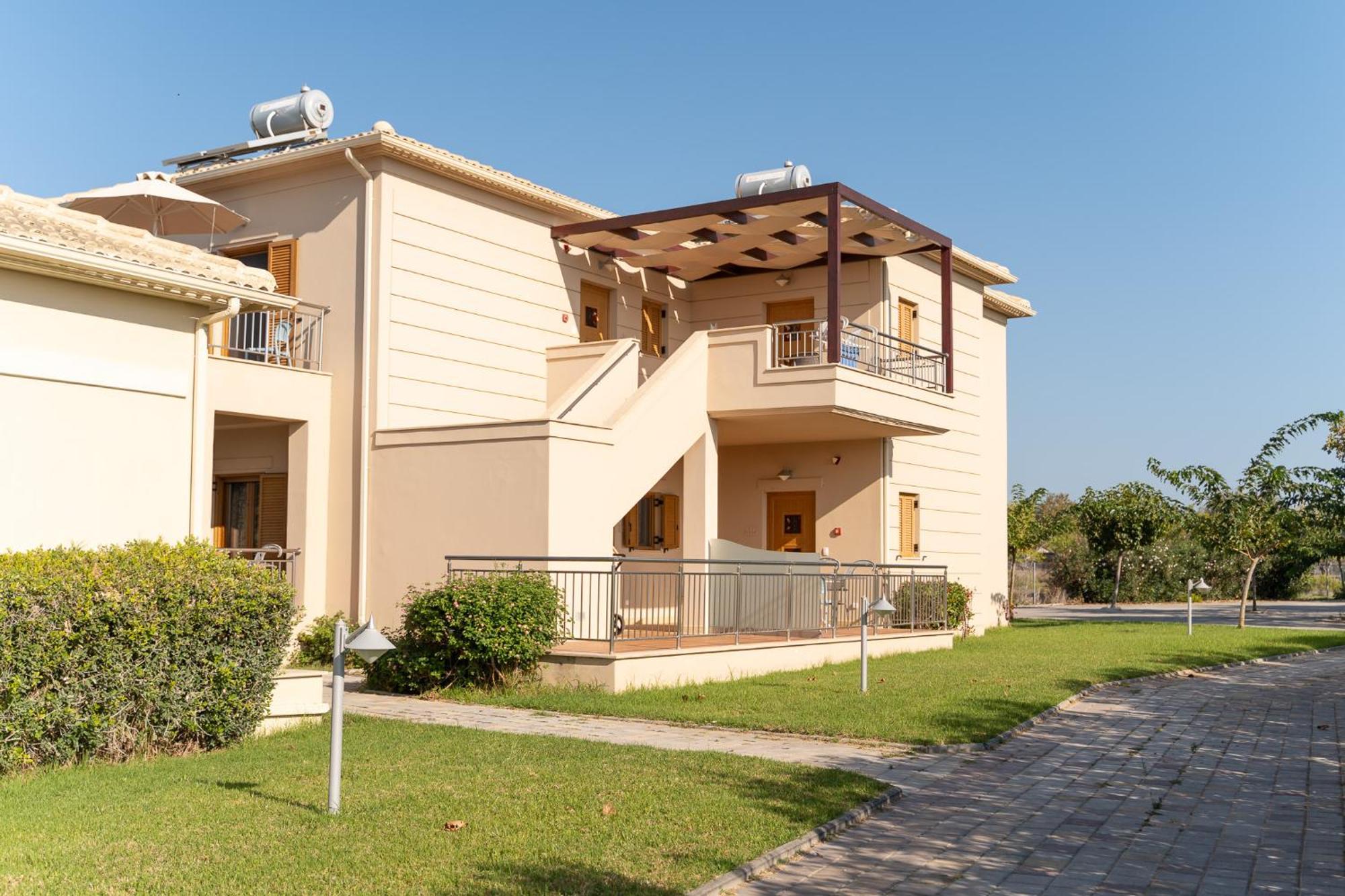 Niriides Luxury Villas Modon Exterior foto